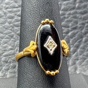 Vintage Avon Ring Size 8.5 Victorian Collection 1983 Faux Black Onyx Gold Tone